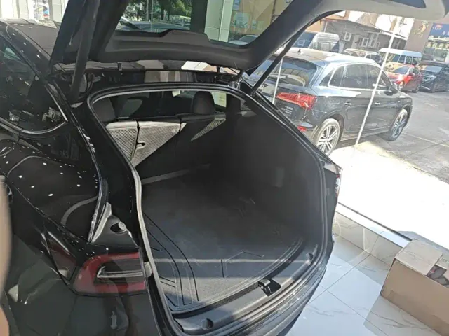Tesla Model Y — Фото автомобиля 18