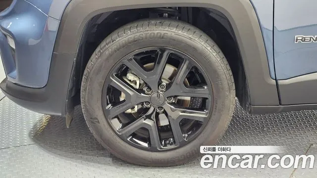 Jeep Renegade — Фото автомобиля 4