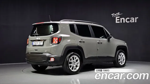 Jeep Renegade — Фото автомобиля 2
