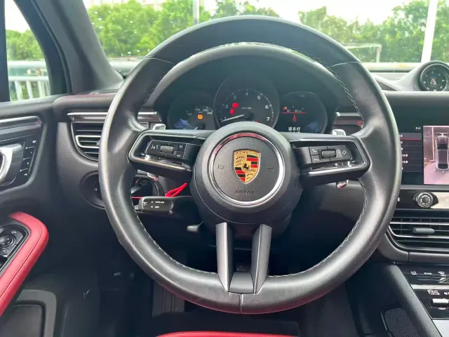 Porsche Macan — Фото автомобиля 11