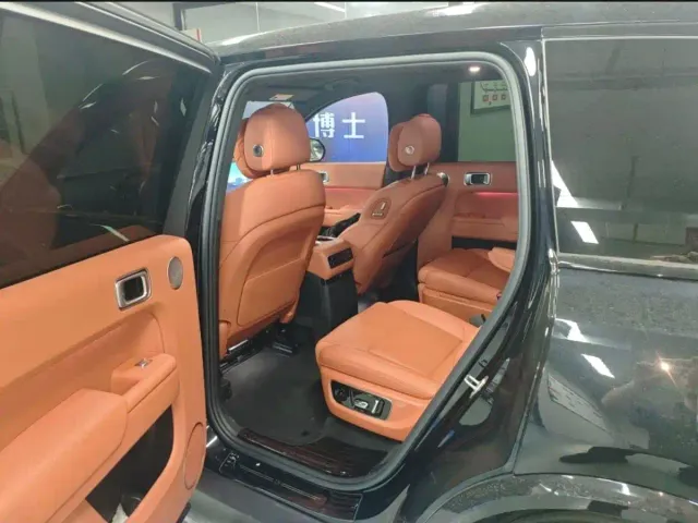 Li Auto L9 — Фото автомобиля 4