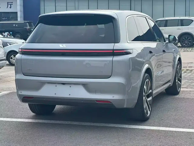 Li Auto L8 — Фото автомобиля 11
