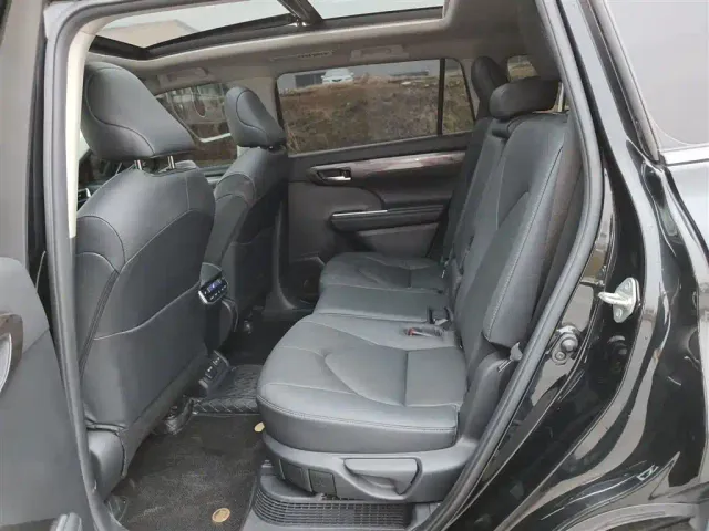 Toyota Highlander — Фото автомобиля 12