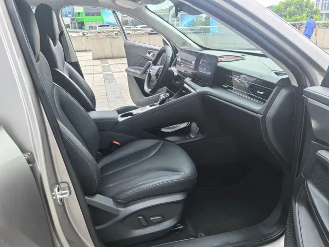 Roewe RX5 — Фото автомобиля 11