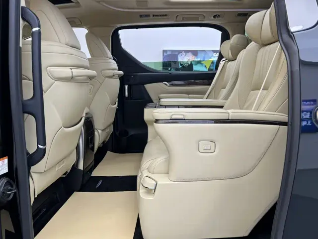 Toyota Vellfire — Фото автомобиля 19