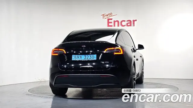 Tesla Model Y — Фото автомобиля 4