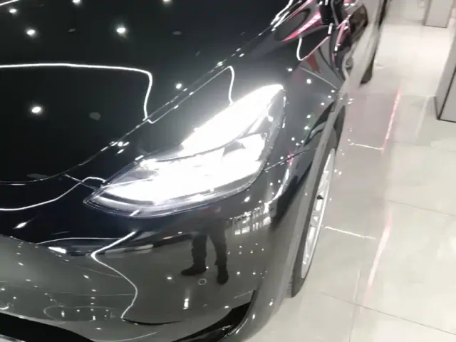 Tesla Model Y — Фото автомобиля 23