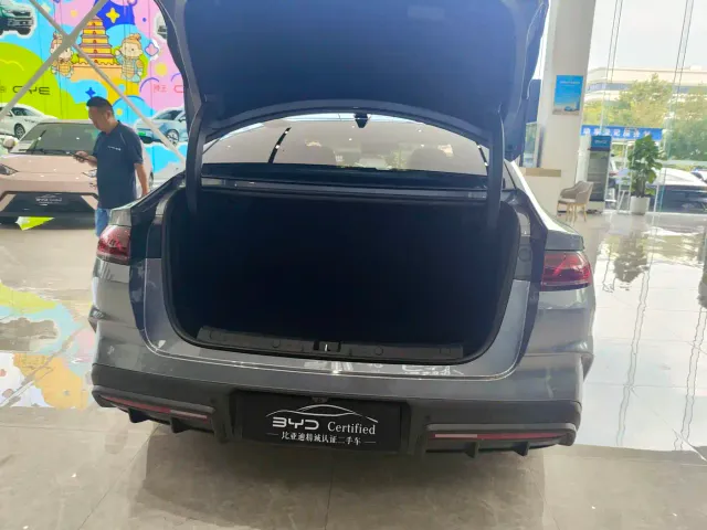 BYD Qin L — Фото автомобиля 16
