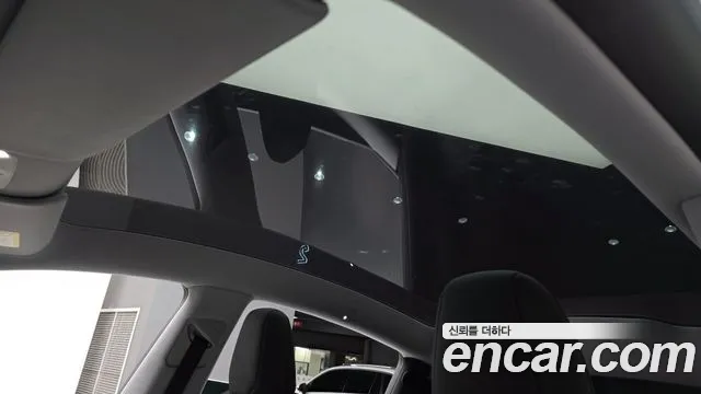 Tesla Model Y — Фото автомобиля 15