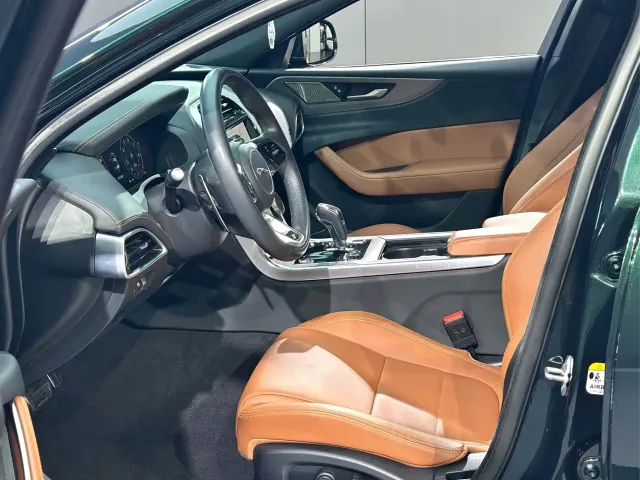 Jaguar XEL — Фото автомобиля 4