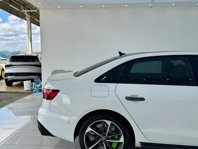 Audi A4L — Фото автомобиля 8