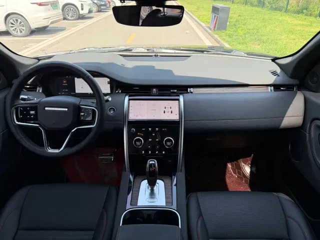 Land Rover Discovery Sport — Фото автомобиля 12