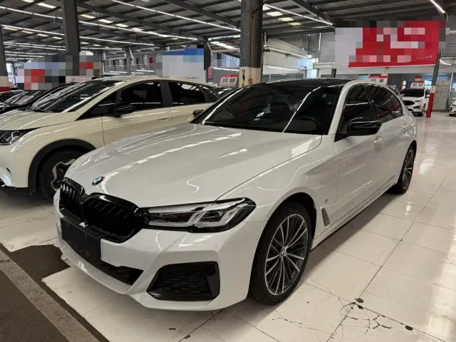 Фотография автомобиля — BMW 5 Series