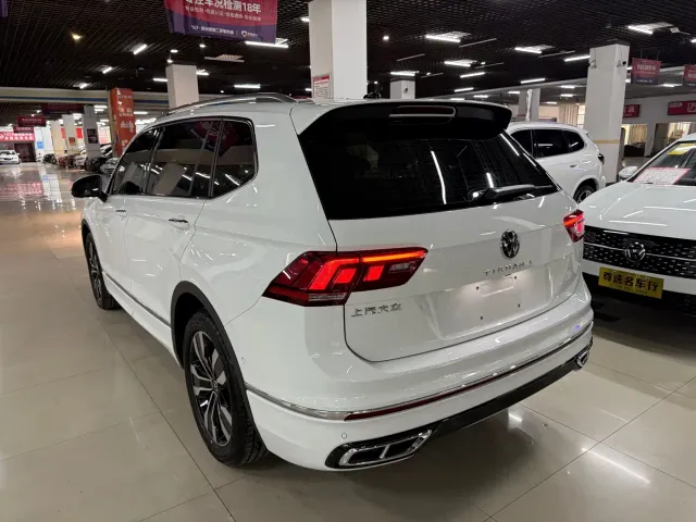 Volkswagen Tiguan L — Фото автомобиля 12