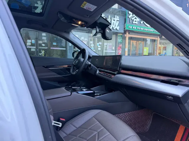 BMW 5 Series — Фото автомобиля 4