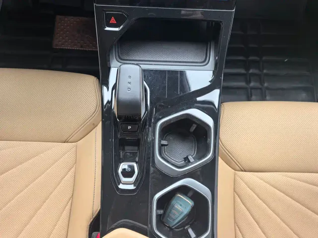 Geely Boyue L — Фото автомобиля 15