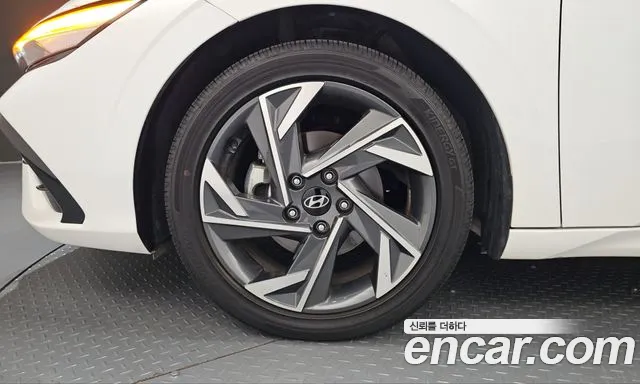 Hyundai Avante — Фото автомобиля 5
