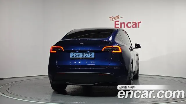 Tesla Model Y — Фото автомобиля 4