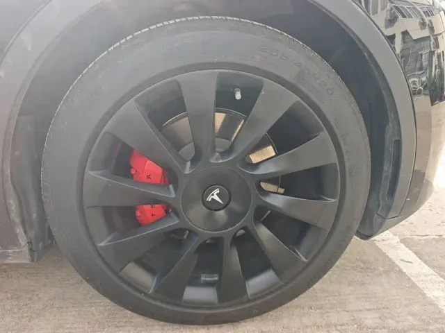Tesla Model Y — Фото автомобиля 8