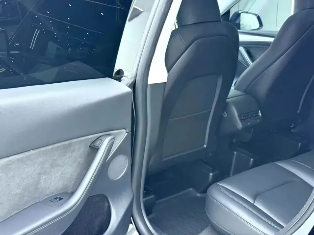 Tesla Model Y — Фото автомобиля 7