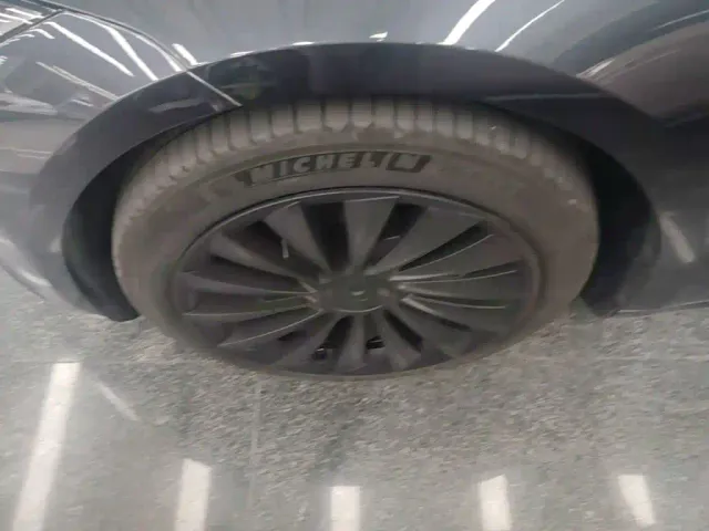 Tesla Model 3 — Фото автомобиля 22