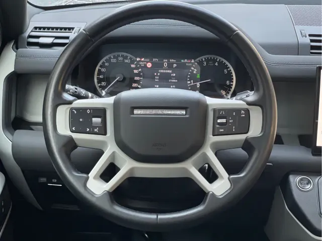 Land Rover Defender — Фото автомобиля 8