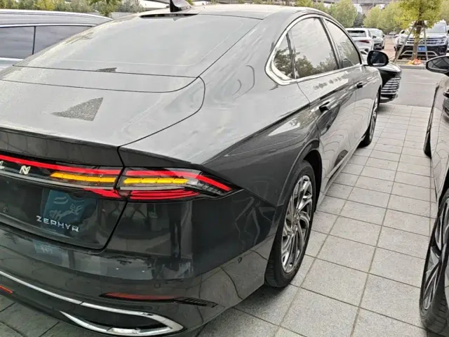Lincoln Z — Фото автомобиля 6