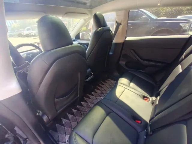 Tesla Model Y — Фото автомобиля 5