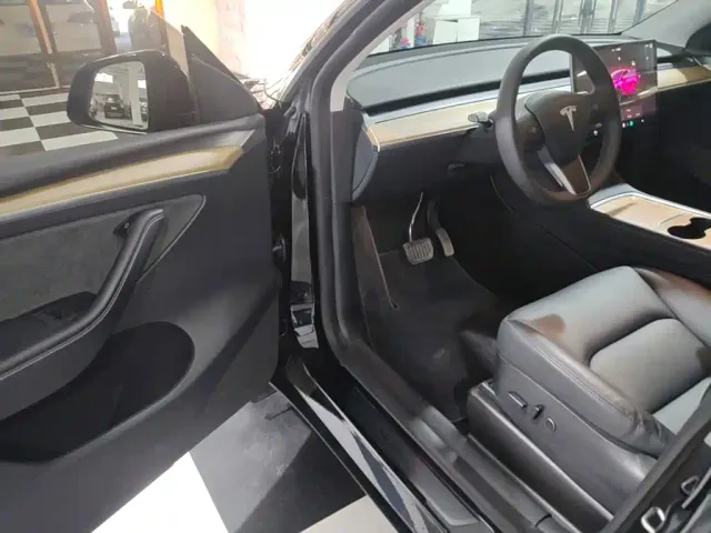 Tesla Model Y — Фото автомобиля 15