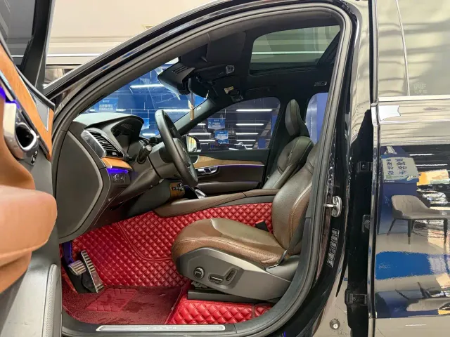 Volvo XC90 — Фото автомобиля 4