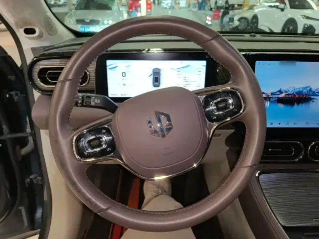 Leapmotor C11 — Фото автомобиля 10