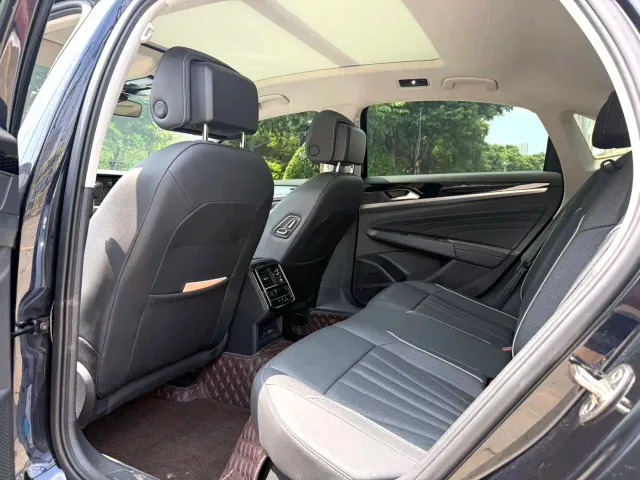 Volkswagen Passat — Фото автомобиля 9