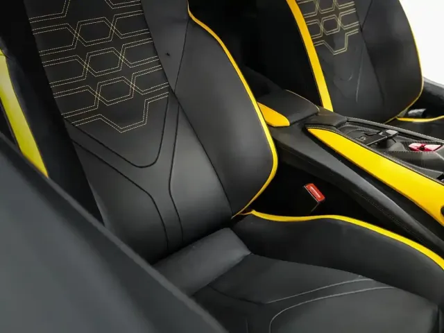 Lamborghini Revuelto — Фото автомобиля 9