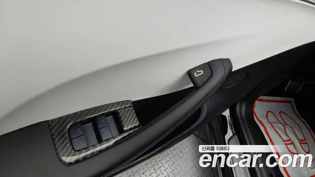 Tesla Model 3 — Фото автомобиля 18