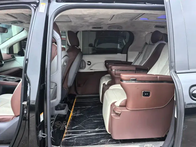 Toyota Sienna — Фото автомобиля 11