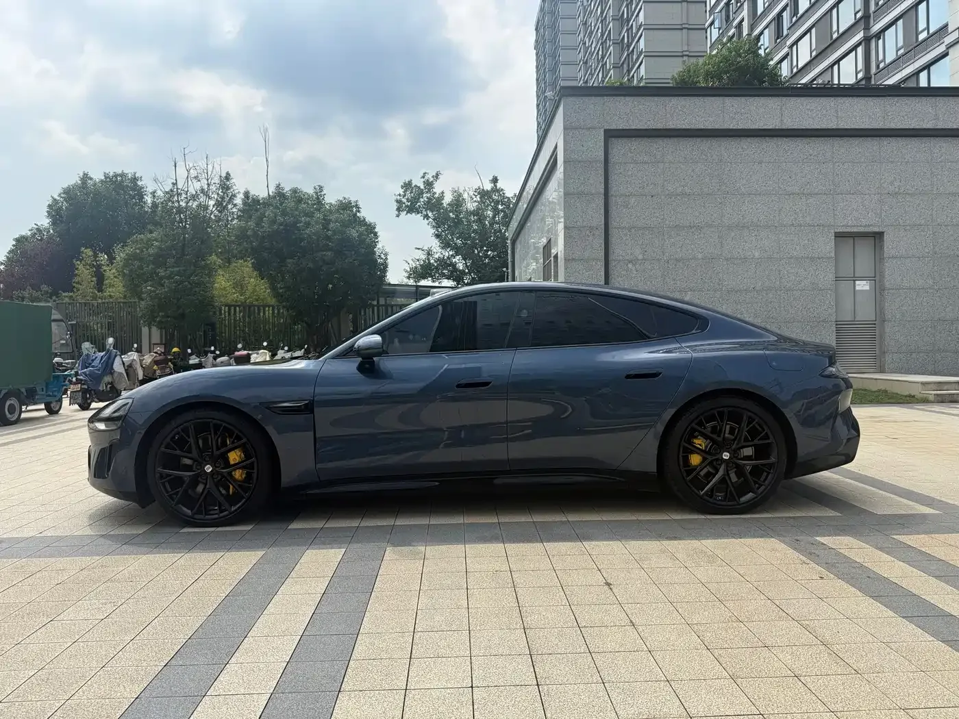 Xiaomi Auto Xiaomi SU7 2024 AWD Extended Range Advanced Smart Driving Max Edition — Фото автомобиля 13
