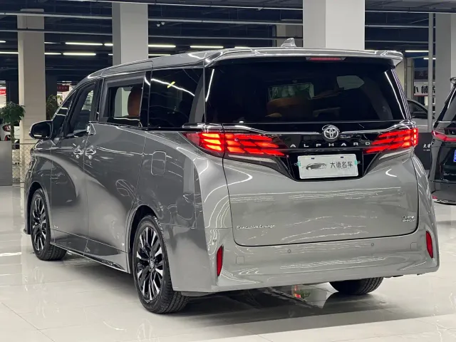 Toyota Alphard — Фото автомобиля 6