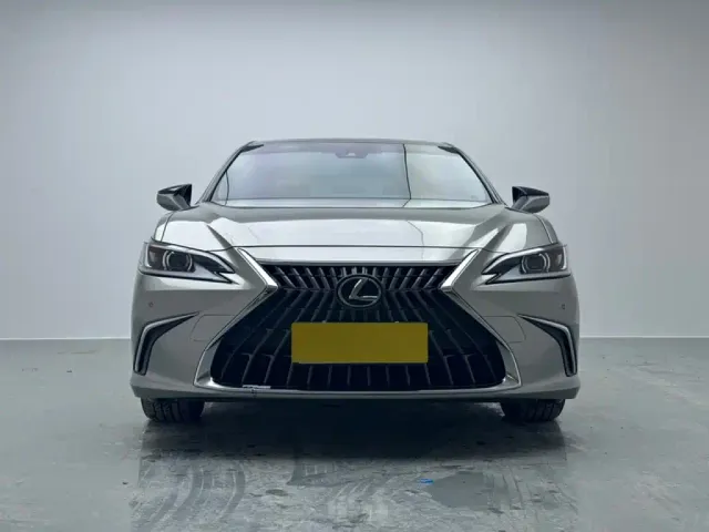 Lexus ES — Фото автомобиля 4
