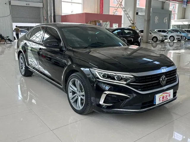 Volkswagen Passat — Фото автомобиля 3