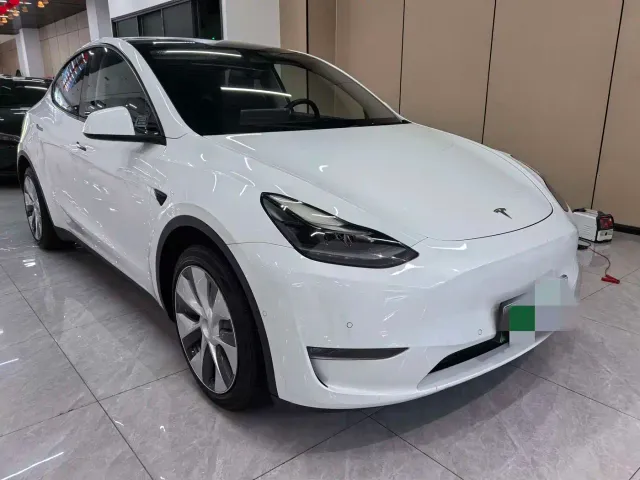 Tesla Model Y — Фото автомобиля 6