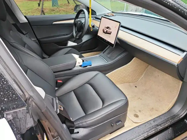 Tesla Model 3 — Фото автомобиля 8
