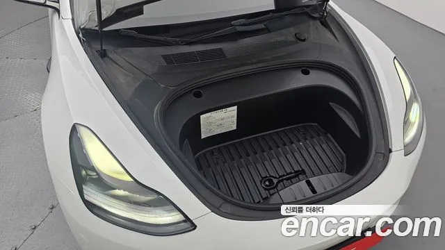 Tesla Model 3 — Фото автомобиля 6