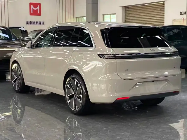Li Auto L6 — Фото автомобиля 15