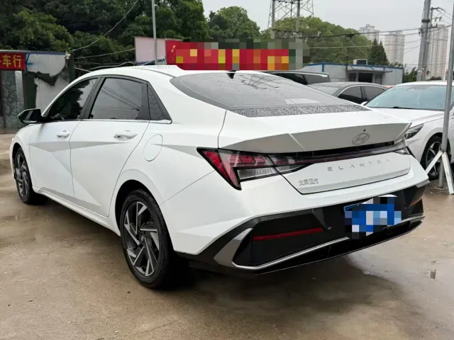 Hyundai Elantra — Фото автомобиля 11