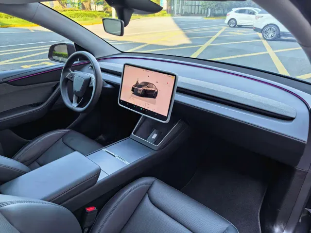 Tesla Model Y — Фото автомобиля 6