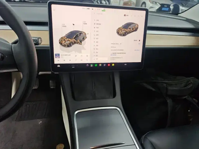 Tesla Model 3 — Фото автомобиля 12