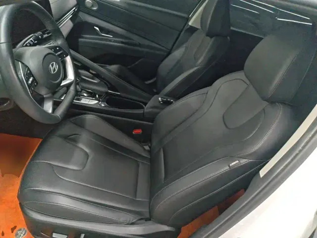 Hyundai Elantra — Фото автомобиля 14
