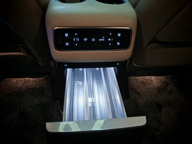 Li Auto MEGA — Фото автомобиля 17