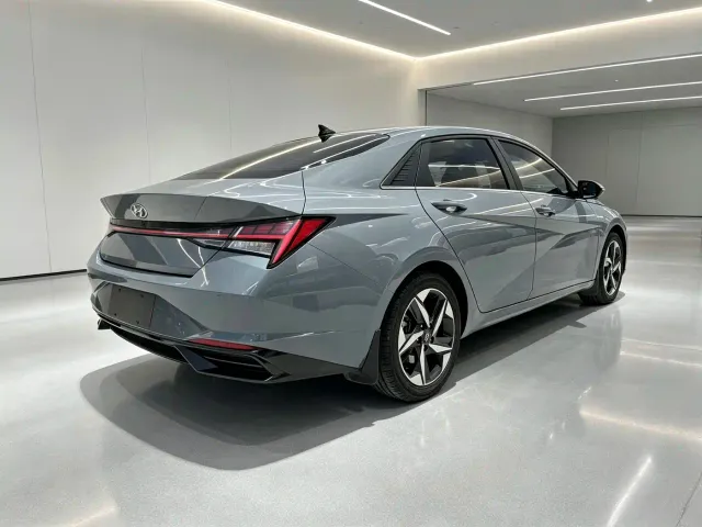 Hyundai Elantra — Фото автомобиля 6