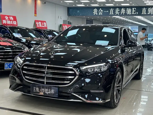 Mercedes-Benz E-Class — Фото автомобиля 3